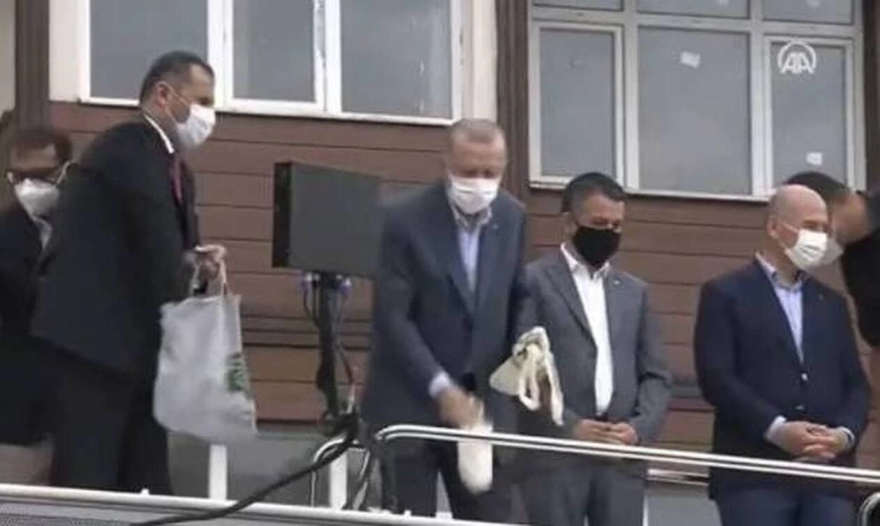 Ταγίπ Ερντογάν: Ο Πόντος πνίγηκε στη λάσπη και ο «Σουλτάνος» μοιράζει… τσάι στους πληγέντες